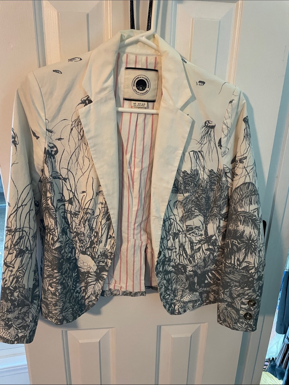 Daughters of Liberation White & Blue Gray Ocean Print Women's Blazer